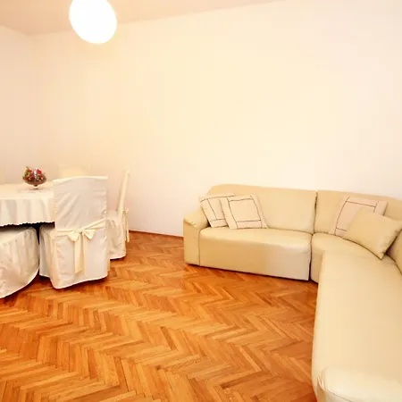 Apartman With Parking Space - 180 *