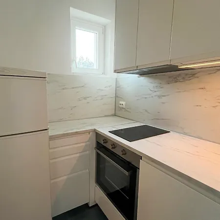 With Parking Space - 180 * 科尔丘拉