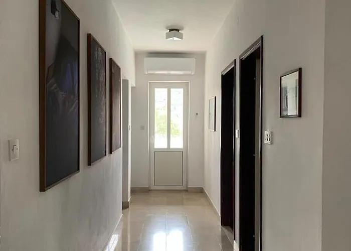 With Parking Space - 180 公寓 *