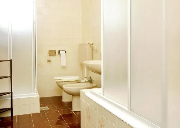 With Parking Space - 180 公寓 *