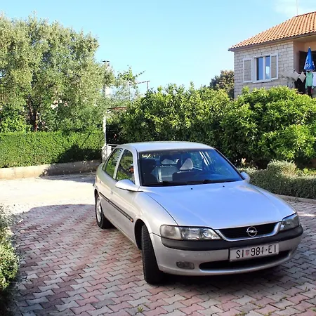 Lägenhet With Parking Space - 180