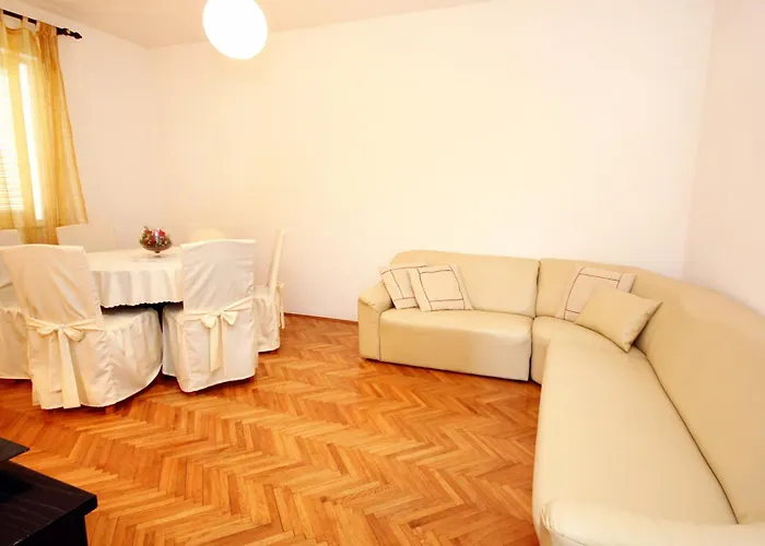 아파트 With Parking Space - 180 *