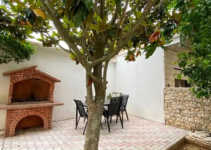 아파트 With Parking Space - 180 코츌라